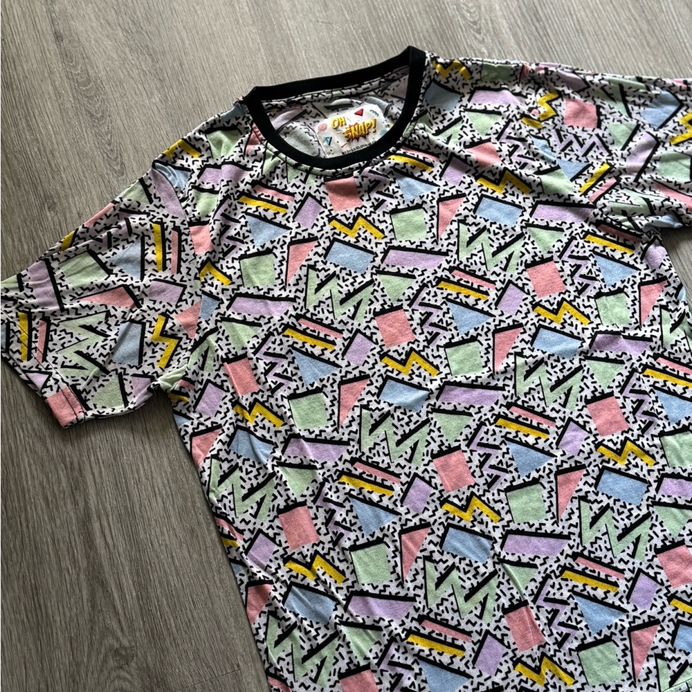 Oh Snap! / Colorful Geometric Pattern T-Shirt